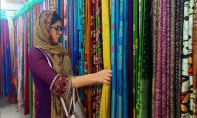 রাজশাহী সিল্কপাড়ায় জমজমাট বেচাকেনা