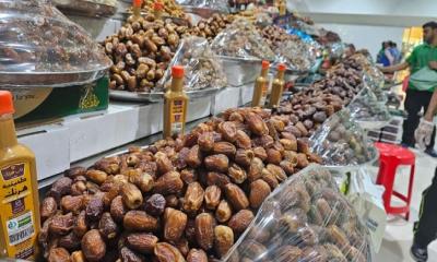 রোজার আগে আরব আমিরাতে খেজুরের দাম কমলো ৪০ শতাংশ