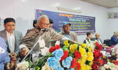 জেলখানা থেকে ঝাড়ফুঁক পাঠাচ্ছেন দরবেশ: রিজভী