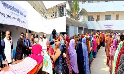 নরসিংদীতে শাহ্জালাল ইসলামী ব্যাংকের শীতবস্ত্র বিতরণ