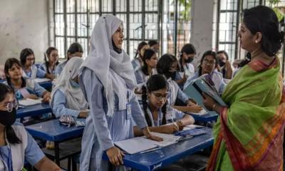 যে কারণে বেসরকারি স্কুলে অবসরপ্রাপ্ত শিক্ষক নিয়োগ দিচ্ছে সরকার
