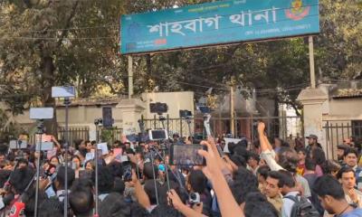 ডিসি মাসুদের বিরুদ্ধে ব্যবস্থা নিতে থানা ঘেরাও