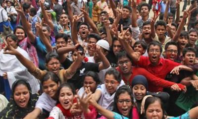 পাসে ছেলেরা আর জিপিএ-৫ এ মেয়েরা পিছিয়ে