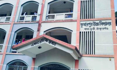 বিদ্যালয়ের টিউবওয়েলের পানি পান করে ১১ ছাত্রী অসুস্থ