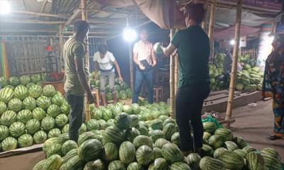 তরমুজের দাম অর্ধেক তবুও নেই ক্রেতা