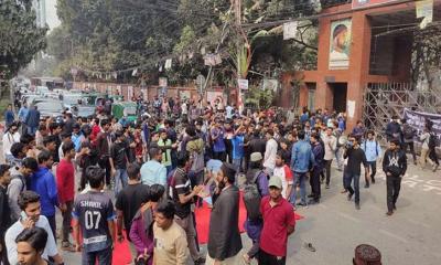 স্বতন্ত্র বিশ্ববিদ্যালয় দাবিতে ফের সড়ক অবরোধ তিতুমীরের শিক্ষার্থীদের