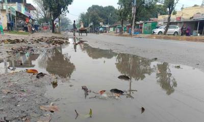 নেই ড্রেনেজ ব্যবস্থা, মহাসড়কে জলাবদ্ধতায় পথচারীদের ভোগান্তি
