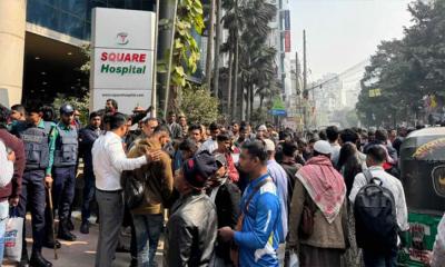 টিকা না পেয়ে পান্থপথে সড়ক অবরোধ প্রবাসীদের