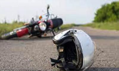 মোটরসাইকেলে ৪ জন আরোহী, ট্রাকের ধাক্কায় স্ত্রী-সন্তানের মৃত্যু