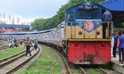 গাজীপুরে ট্রেনের ধাক্কায় মোটরসাইকেল আরোহী নিহত 