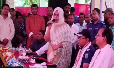 দেড় মিনিটের বক্তব্যে মন্ত্রীকে ২৫ বার ‘স্যার’, ফের আলোচনায় ইউএনও
