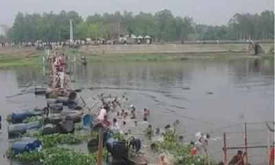 জামালপুরে ব্রিজ ভেঙে নদীতে পড়ল শতাধিক মানুষ, ৩ শিশু নিহত