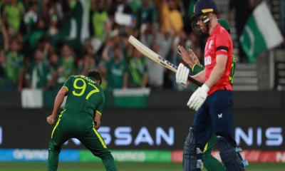 রান তাড়ায় সুবিধাজনক অবস্থানে ইংল্যান্ড