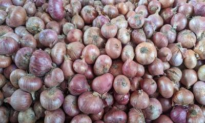 নাগালে আসেনি পেঁয়াজের দাম, সব পণ্যের দামে ঊর্ধ্বগতি  