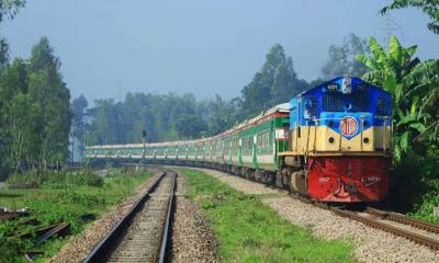 ঈদযাত্রার প্রথম দিনে চলছে ৫৩ জোড়া ট্রেন