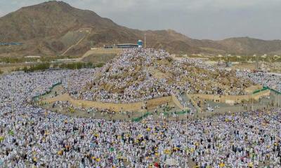 ‘লাব্বাইক’ ধ্বনিতে মুখরিত আরাফাত ময়দান