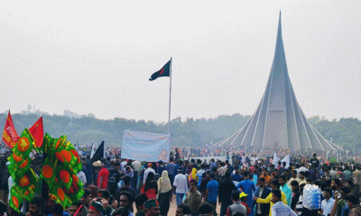শহীদদের প্রতি শ্রদ্ধা জানাতে স্মৃতিসৌধে লাখো মানুষের ঢল