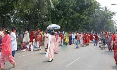 রমনা পার্কে মানুষের ঢল