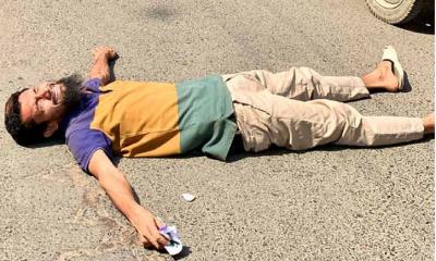 ভাঙল বিসিএস ক্যাডার হওয়ার স্বপ্ন, রাস্তায় গড়াগড়ি