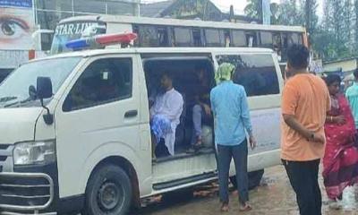 রোগী নয়, সরকারি এ্যাম্বুলেন্সে ঢাকাগামী যাত্রী বহন!