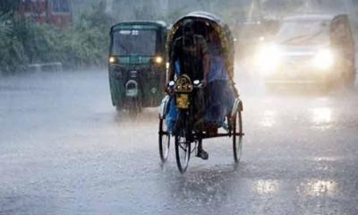 সব বিভাগে ভারী বর্ষণের সতর্কতা, ভূমিধসের শঙ্কা