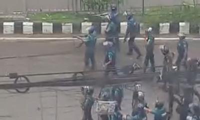 উত্তরায় পুলিশ-শিক্ষার্থী সংঘর্ষ, গুলি-সাউন্ড গ্রেনেড নিক্ষেপ