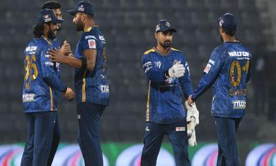 বিপিএলে তিন ওয়াইড ঘিরে সন্দেহজনক লেনদেন, হচ্ছেটা কী?