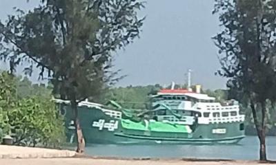 আটকে রাখা পণ্যবাহী ২ জাহাজ ছেড়ে দিলো আরাকান আর্মি