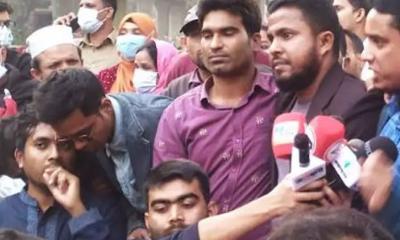 বৈঠকের আশ্বাসে অবস্থান ছাড়লেন ৩৫ প্রত্যাশীরা