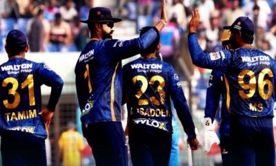 চিটাগংকে ধসিয়ে দিয়ে টিকে রইল শাকিব খানের ঢাকা