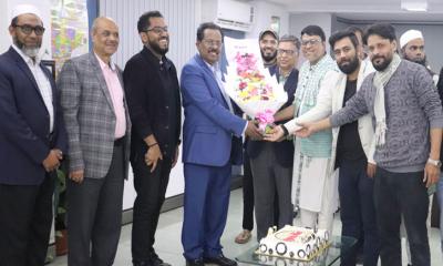 জন্মদিনে ফুলেল শুভেচ্ছায় সিক্ত মোহাম্মদ ইউনুছ 