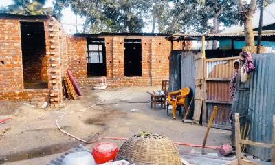 এবার বাংলাদেশি নাগরিকের ঘর নির্মাণ কাজ বন্ধ করে দিল বিএসএফ