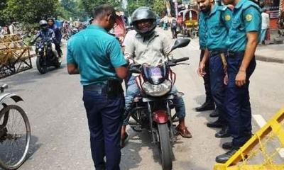 রাজধানীতে ট্রাফিক আইন লঙ্ঘনে ১৬৩৬ মামলা