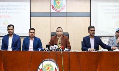 জামিনে বের হয়েই অপকর্মে শীর্ষ সন্ত্রাসীরা, কে কোথায় জানে না পুলিশ!