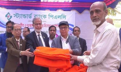 স্ট্যান্ডার্ড ব্যাংক-এর উদ্যোগে চট্টগ্রামের বাঁশখালীতে কম্বল বিতরণ