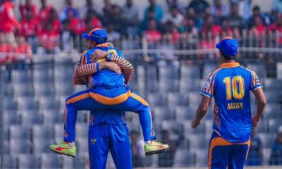 রংপুরকে একশর আগেই থামালো খুলনা