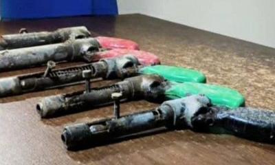 বরিশালে পুকুরপাড়ে পরিত্যক্ত অবস্থায় মিললো ৫ পাইপগান