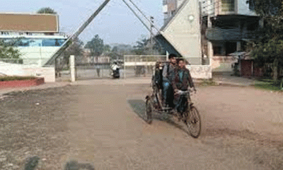 হল ছাড়ছেন কুয়েট শিক্ষার্থীরা