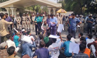 আহতদের যে বার্তা দিলেন প্রধান উপদেষ্টার বিশেষ সহকারী