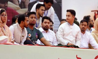 নতুন দলের আত্মপ্রকাশ মঞ্চে নাহিদসহ শীর্ষ নেতারা