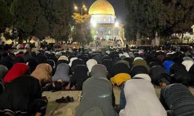 আল-আকসায় তারাবি আদায় করলেন হাজারো ফিলিস্তিনি