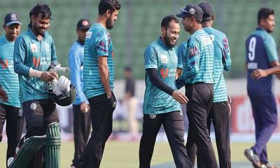 পারভেজের সেঞ্চুরিতে জিতল আবাহনী, জয় পেল মোহামেডানও