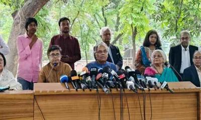 প্রধান উপদেষ্টার কাছে গণমাধ্যম সংস্কার কমিশনের প্রতিবেদন জমা