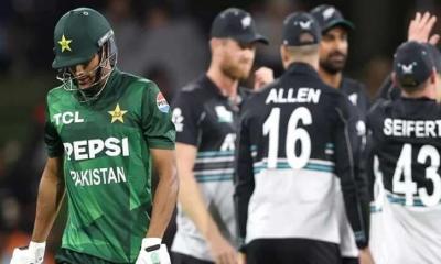 রেকর্ডগড়ে জয়ের পর আনপ্রেডিক্টেবল পাকিস্তানের লজ্জাজনক হার   