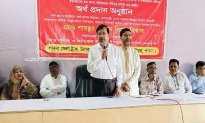 এদেশে একজন শ্রমিককে অসুস্থ অবস্থায় কাজ করতে হয়: শিমুল বিশ্বাস