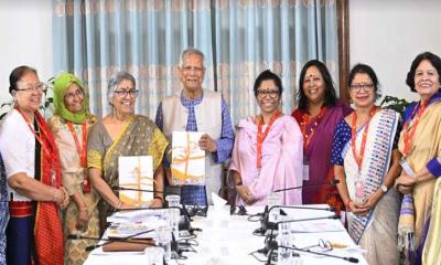 প্রধান উপদেষ্টার কাছে নারীবিষয়ক সংস্কার কমিশনের প্রতিবেদন জমা