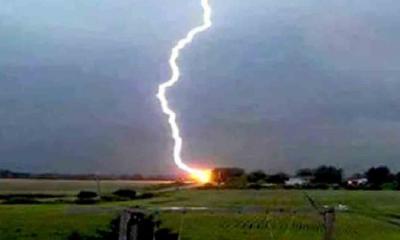 পাকুন্দিয়ায় বজ্রপাতে ৩ স্কুলছাত্রীর মৃত্যু