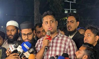 আ.লীগকে সুবিধা দেওয়ায় সরকারের সমালোচনা হাসনাতের