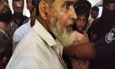 ছাত্রীকে যৌন হয়রানি, প্রধান শিক্ষককে গণপিটুনি দিয়ে পুলিশে সোপর্দ 