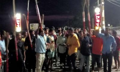 কুয়াকাটায় ইউএনও‍‍`র বিরুদ্ধে ঝাড়ু মিছিল